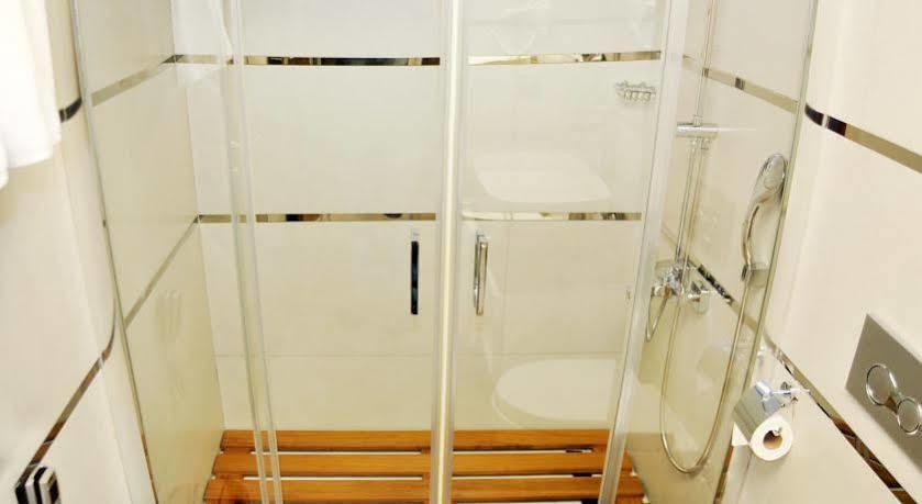 Avin Hotel İzmir Luaran gambar